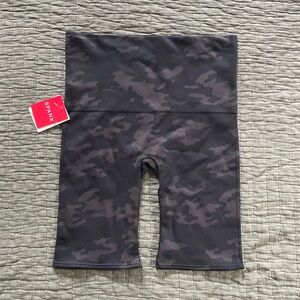 Spanx Look At Me Now Bike Shorts